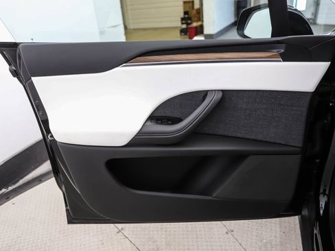 Used 2023 Tesla Model X AWD/4WD image 9