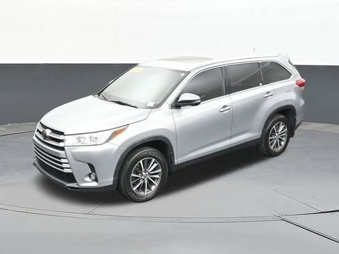 Used 2019 Toyota Highlander XLE FWD image 70