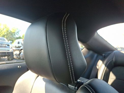 Used 2016 Ford Mustang Shelby GT350 w/ Technology Package image 17