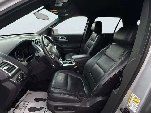 Used 2013 Ford Explorer XLT image 12