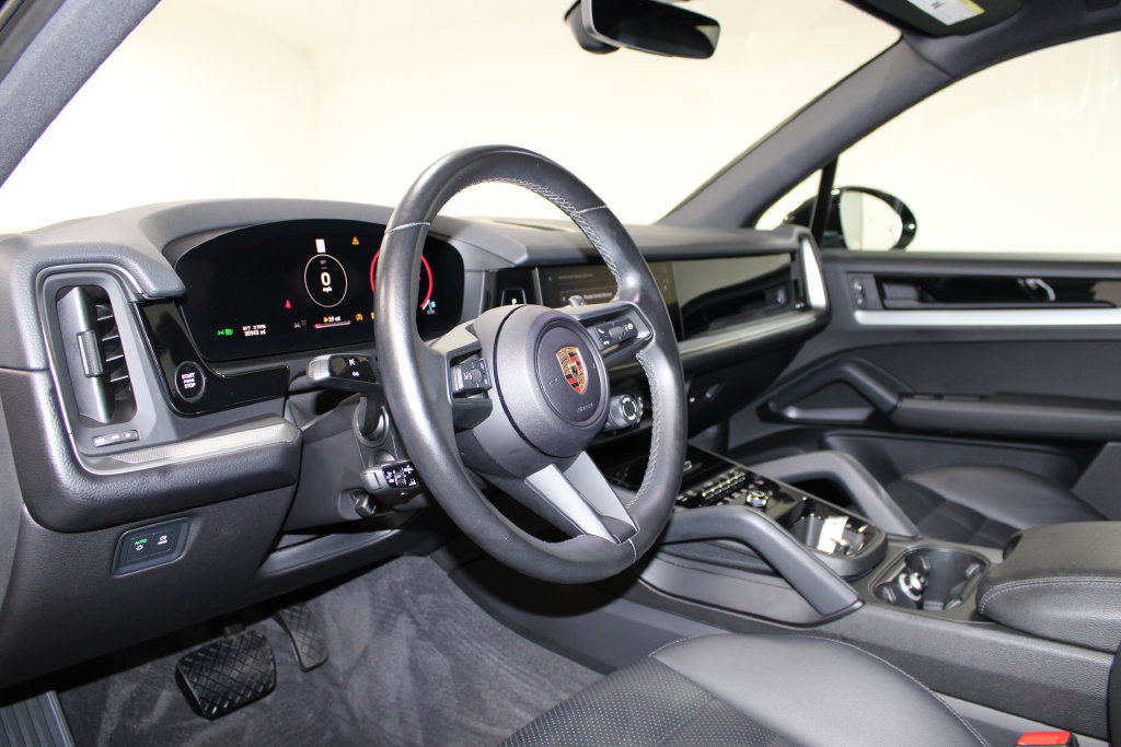 Used 2024 Porsche Cayenne AWD/4WD image 22