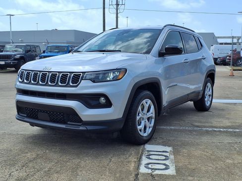Used 2024 Jeep Compass Latitude AWD/4WD image 24