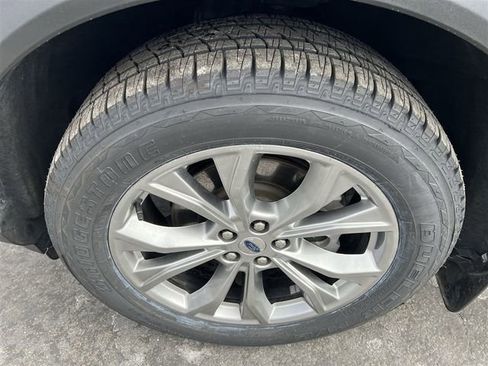 Used 2022 Ford Explorer Limited w/ Equipment Group 301A AWD/4WD image 21