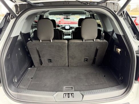 Used 2021 Ford Explorer XLT image 9