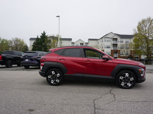 Used 2024 Hyundai Kona SEL image 3