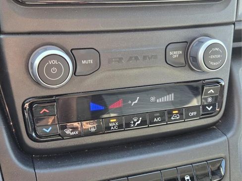 Used 2025 RAM ProMaster 2500 w/ Convenience Group FWD image 22