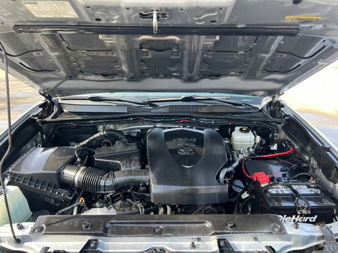 Used 2019 Toyota Tacoma TRD Off-Road AWD/4WD image 36