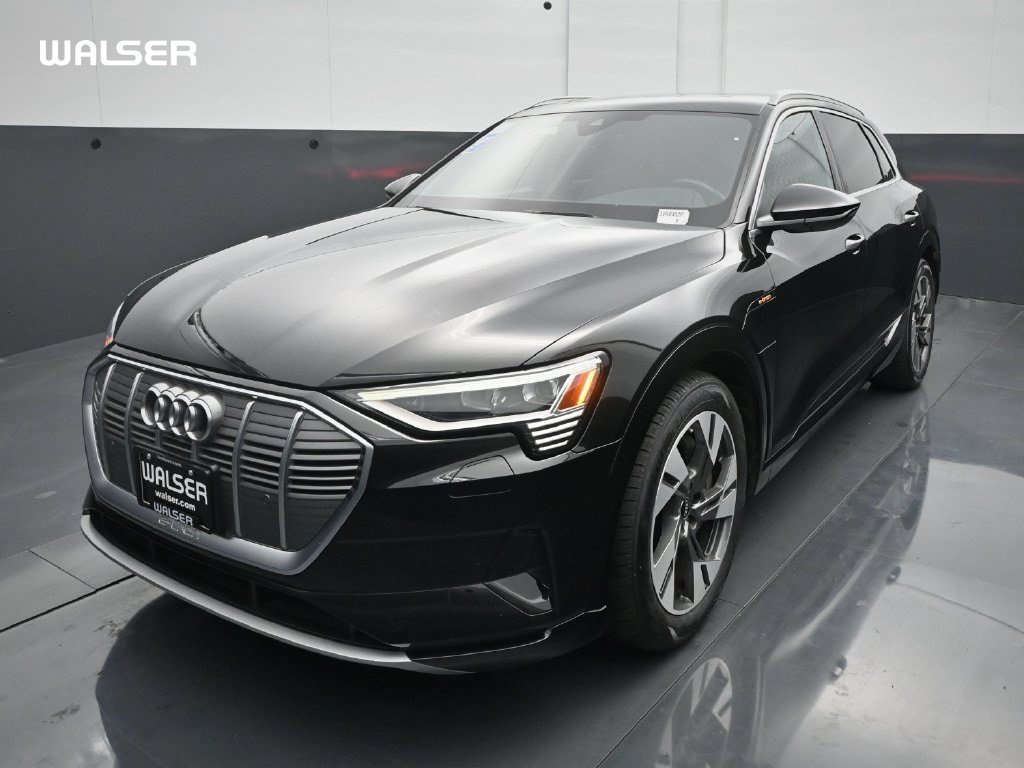 Used 2023 Audi e-tron Premium AWD/4WD image 1