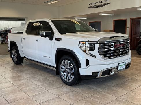 Used 2023 GMC Sierra 1500 Denali w/ Denali Reserve Package AWD/4WD image 7