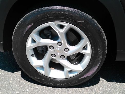 Certified 2024 Chevrolet Trax LS w/ LS Convenience Package FWD image 25