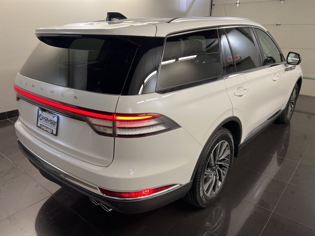 Used 2026 Lincoln Aviator AWD image 6