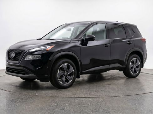 Used 2025 Nissan Rogue SV AWD/4WD image 3