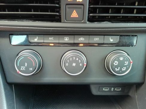 Used 2024 Volkswagen Jetta Sport FWD image 40