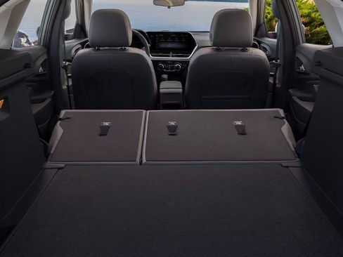 New 2026 Chevrolet Trax LS w/ LS Convenience Package FWD image 7