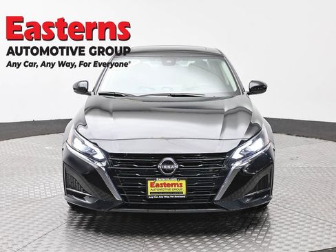 Used 2024 Nissan Altima 2.5 SV w/ SV Premium Package FWD image 2