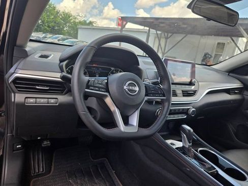 Used 2025 Nissan Altima 2.5 SR FWD image 15
