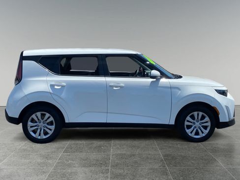 Used 2023 Kia Soul LX FWD image 6