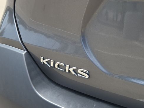 Used 2019 Nissan Kicks S FWD image 11