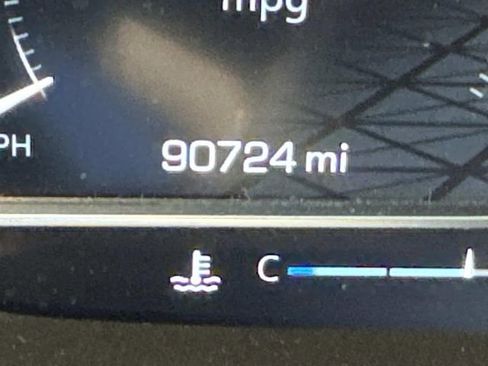 Used 2022 GMC Yukon SLT w/ SLT Premium Package image 32