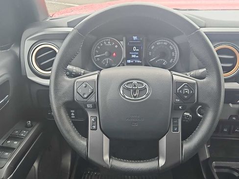 Used 2022 Toyota Tacoma TRD Sport image 11
