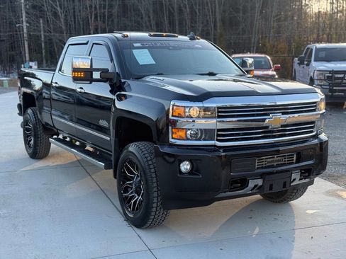 Used 2015 Chevrolet Silverado 2500 High Country image 3