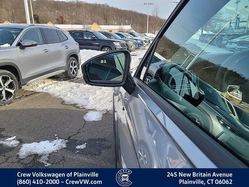 Certified 2022 Volkswagen Tiguan SE R-Line image 26