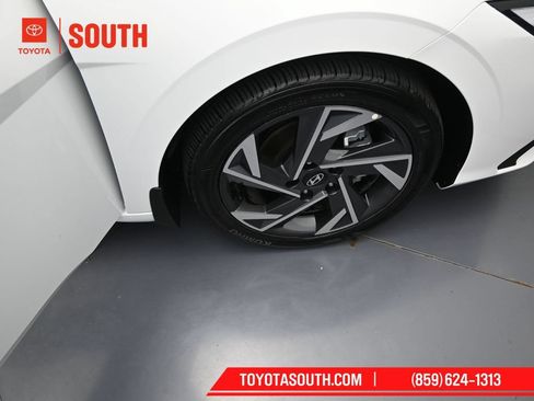Used 2025 Hyundai Elantra Sport FWD image 36