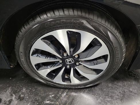 Used 2017 Honda Accord EX-L image 10