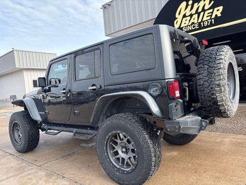 Used 2017 Jeep Wrangler Unlimited Rubicon image 12