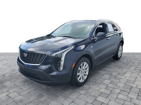 Certified 2023 Cadillac XT4 Luxury w/ Cold Weather Package FWD image 3