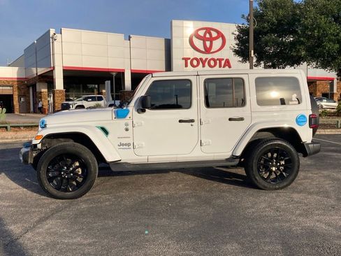 Used 2022 Jeep Wrangler Unlimited Sahara AWD/4WD image 8