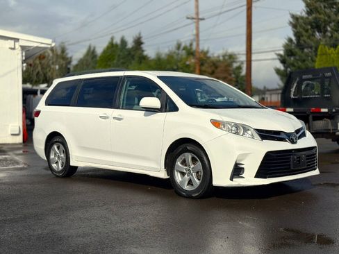 Used 2019 Toyota Sienna LE FWD image 6