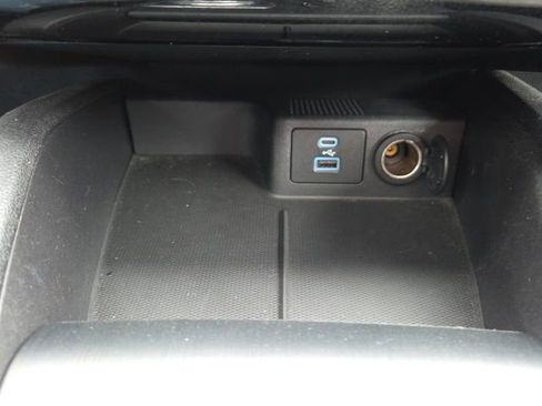 Used 2022 Ford Escape SE w/ SE Sport Appearance Package image 34