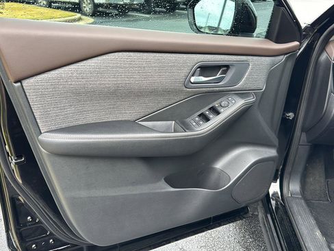 Used 2022 Nissan Rogue SV image 14