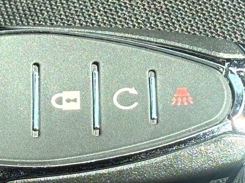 Used 2025 Chevrolet TrailBlazer LT FWD image 25