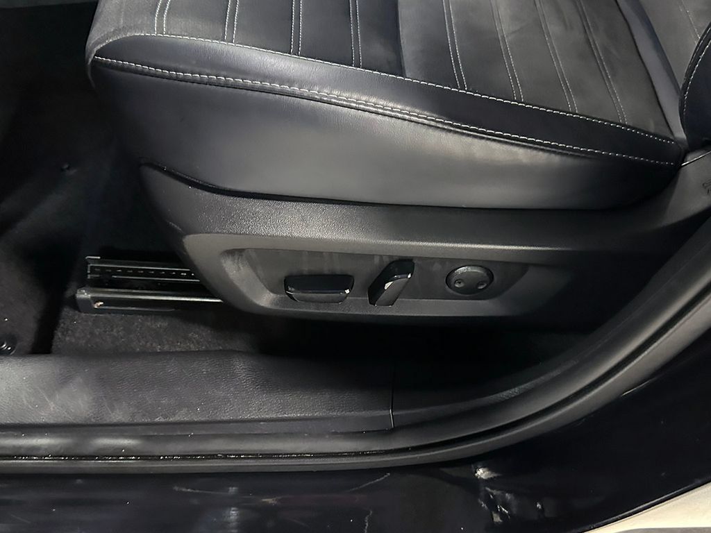 Used 2025 Mitsubishi Outlander AWD image 22