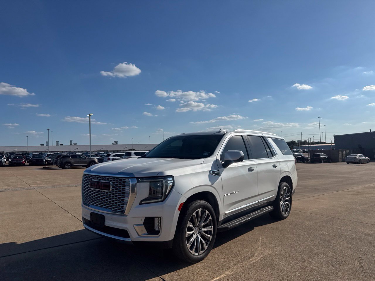 Used 2021 GMC Yukon Denali w/ LPO, Illumination Package AWD/4WD image 11