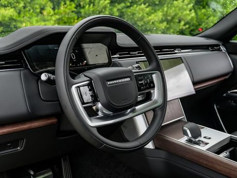 New 2026 Land Rover Range Rover Long Wheelbase SE AWD/4WD image 18
