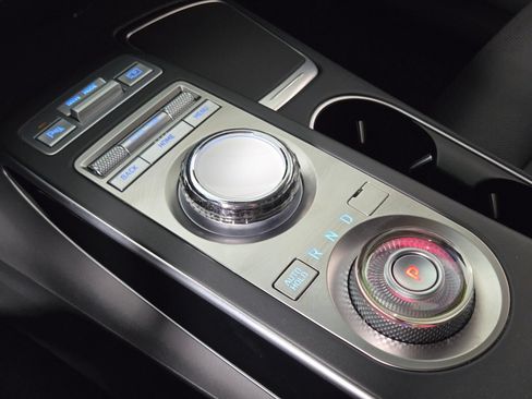 Used 2025 Genesis GV70 2.5T AWD/4WD image 24