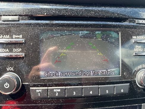 Used 2017 Nissan Rogue SV FWD image 9