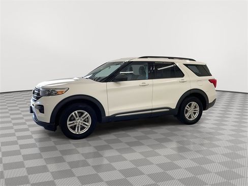 Used 2022 Ford Explorer XLT image 5