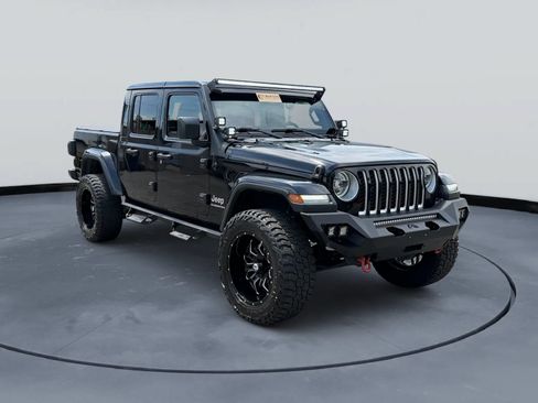 Used 2020 Jeep Gladiator Overland AWD/4WD image 3
