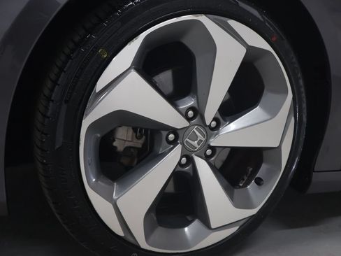 Used 2018 Honda Accord Touring image 32