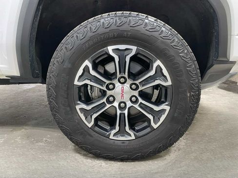 Used 2023 GMC Canyon AT4 w/ AT4 Premium Package AWD/4WD image 5
