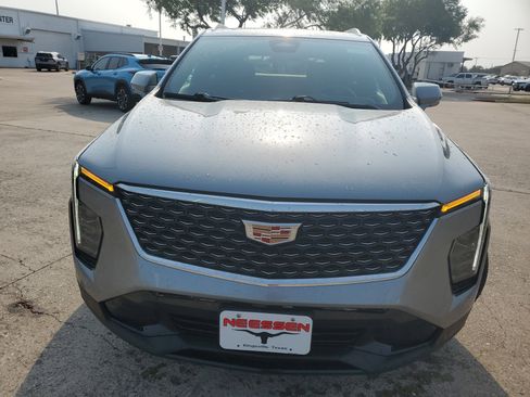 Used 2024 Cadillac XT4 Premium Luxury image 2