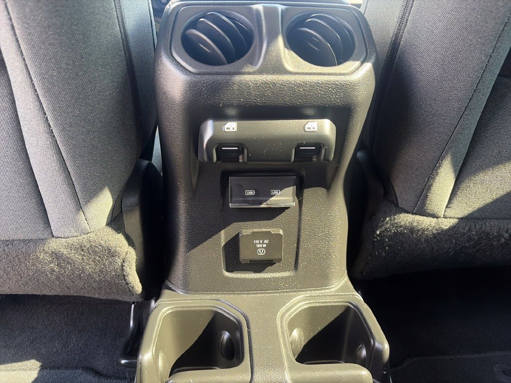 Used 2025 Jeep Wrangler Unlimited Sahara AWD/4WD image 36