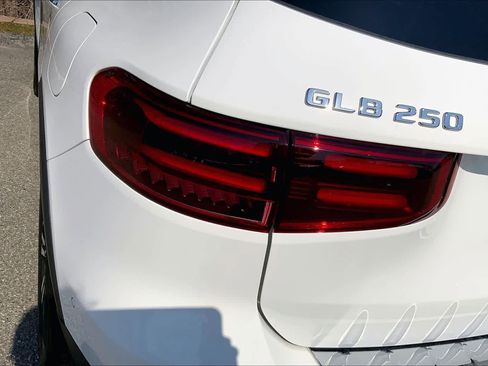 New 2026 Mercedes-Benz GLB 250 4MATIC image 18