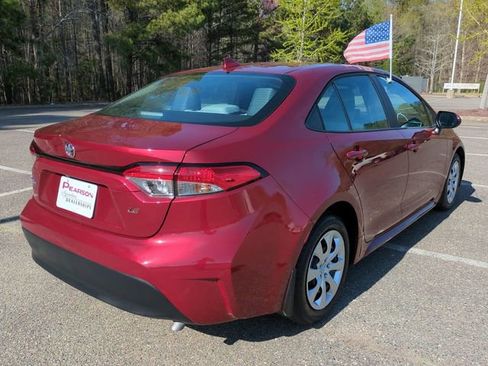 Used 2025 Toyota Corolla LE image 4