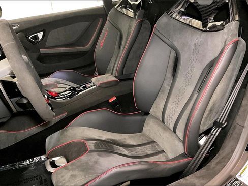 Used 2024 Lamborghini Huracan Sterrato image 8