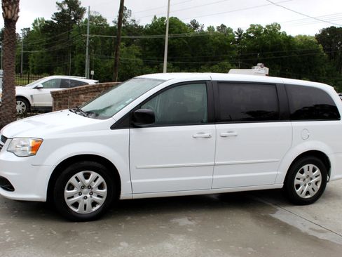 Used 2016 Dodge Grand Caravan SE w/ Quick Order Package 29E SE image 3